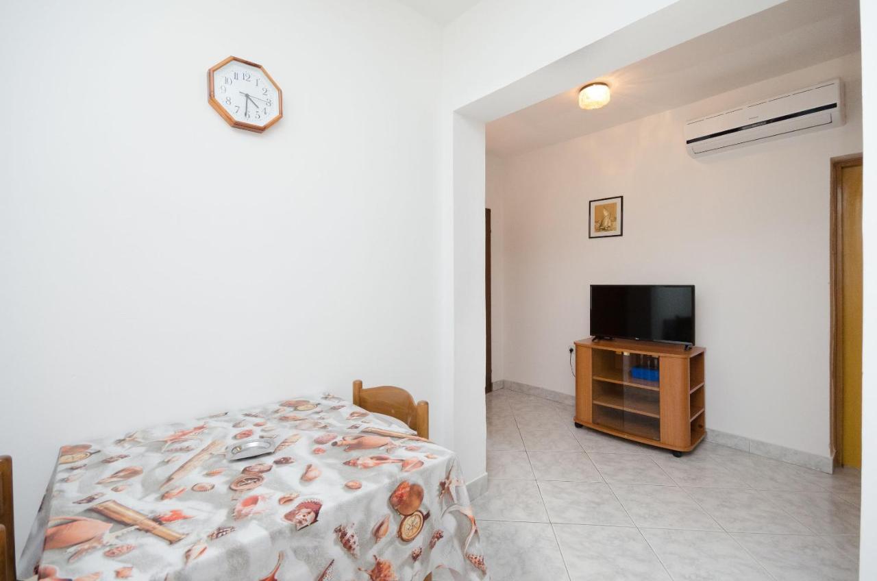 Apartments Dragan 로파르 객실 사진